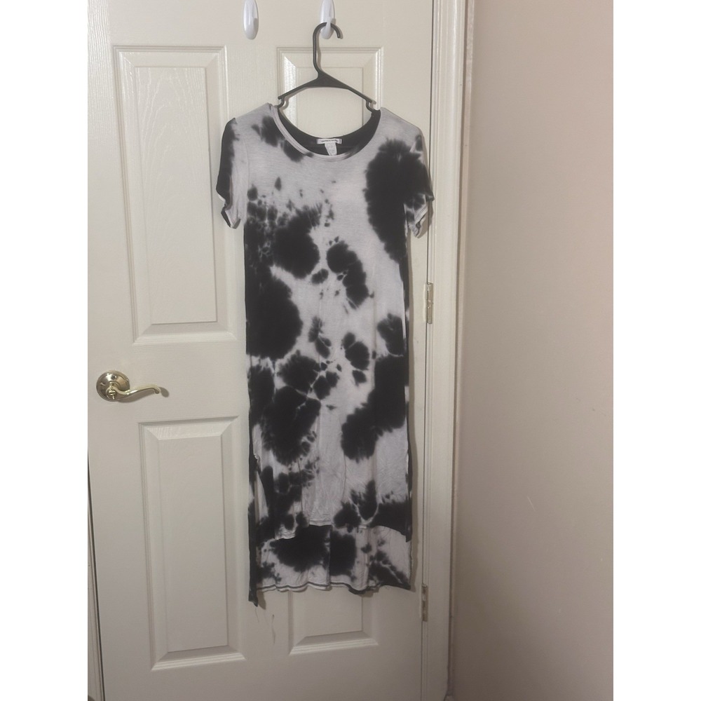 Caution To The Wind Women's Tie Dye Maxi Dress Black White Short Sleeve Casual - Picture 2 of 5